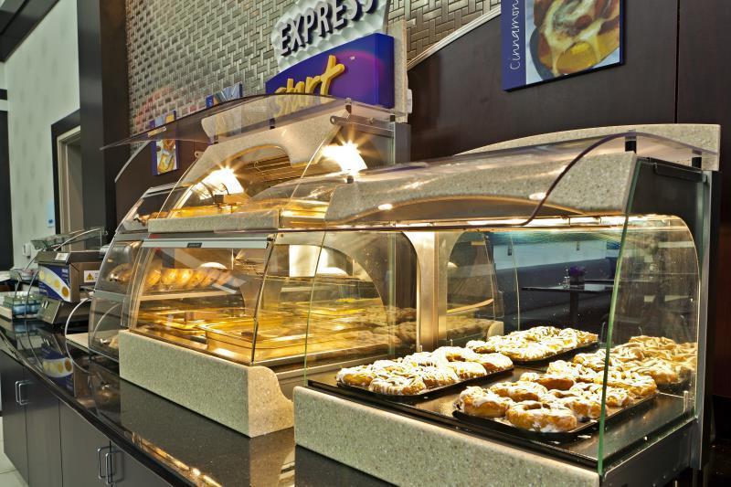 Holiday Inn Express & Suites Cleveland/Westlake By Ihg Eksteriør billede