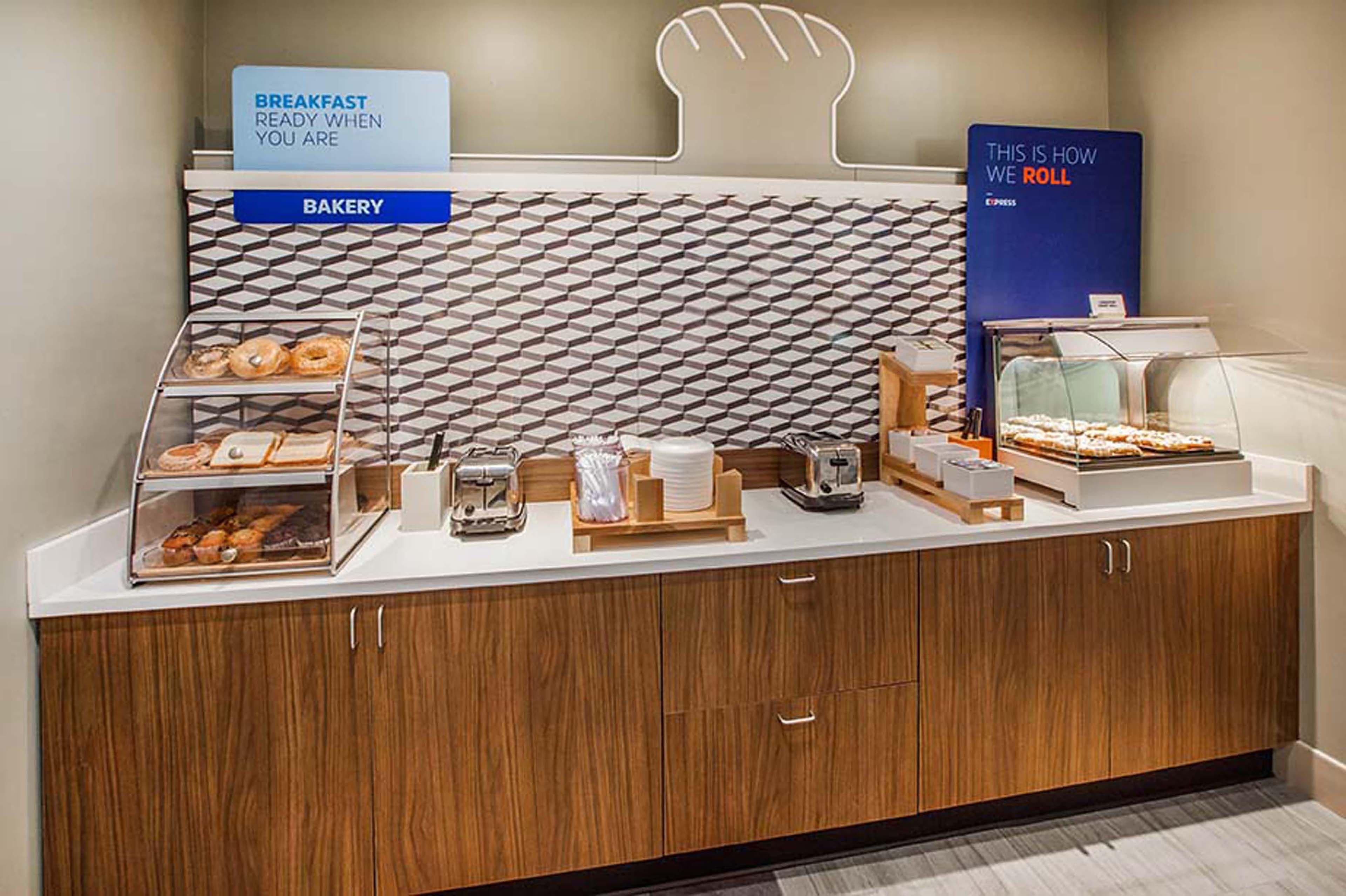 Holiday Inn Express & Suites Cleveland/Westlake By Ihg Eksteriør billede